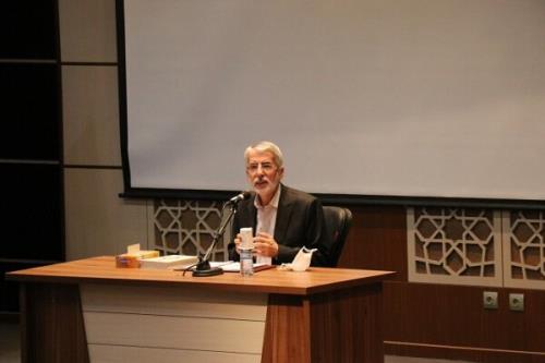 دانشگاه را به محفل آزاداندیشی علمی بین استاد و دانشجو تبدیل کنید