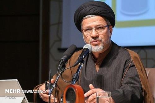 از رنجیدن برخی از دانشجویان و اساتید ناراحتیم