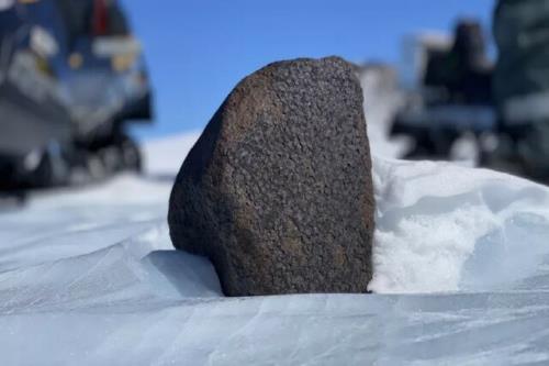 کشف یک شهاب سنگ ۷ و هفت دهم کیلوگرمی در جنوبگان