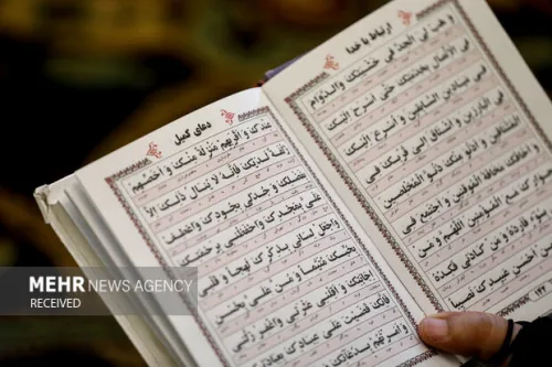 حضور پرشور دانشجویان عمره گزار در مراسم معنوی دعای کمیل