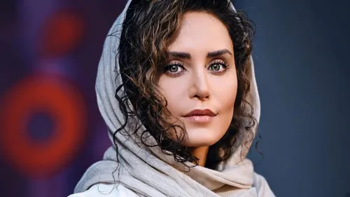 مهاجرت نکرده ام اما چون برایم حبس بریده اند به ایران برنمی گردم