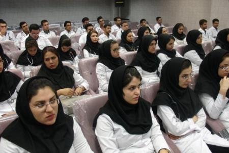 برنامه ریزی برای شناسایی و بیمه كردن دانشجویانی كه بیمه نیستند